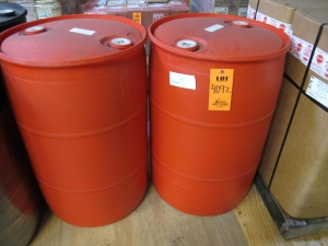 LOT TO INCLUDE: (2) DRUMS, STORAGE TYPE, 55 GALLON CAPACITY, HAZARDOUS WASTE REPACK/SHIPPING KIND, POLYETHYLENE MATERIAL. CLOSED HEAD. RED COLOR. 2" NPT OPENING AND 2" BUTTRESS OPENING WITH A 3/4" NPT CENTER REDUCER, (4) DRUM, STORAGE TYPE, 55 GALLON CAPACITY, HAZARDOUS WASTE REPACK/SHIPPING KIND, POLYETHYLENE MATERIAL. CLOSED HEAD. BLACK COLOR.2" NPT OPENING AND 2" BUTTRESS OPENING WITH A 3/4" NPT CENTER REDUCER. LOADING & HANDLING FEE $15-4092